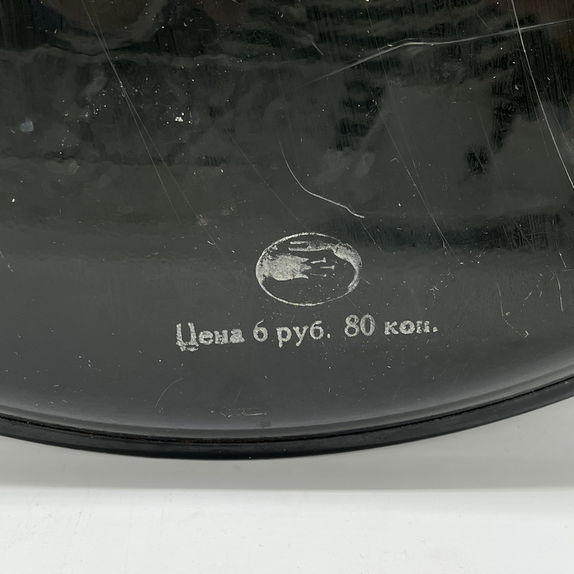 Поднос округлой формы с цветочным декором, металл, лак, роспись, золочение, Жостовская фабрика декоративной росписи, СССР, 1970-1990 гг.