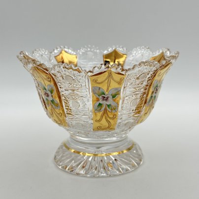 Ваза (конфетница), украшенная лепным декором, Bohemia