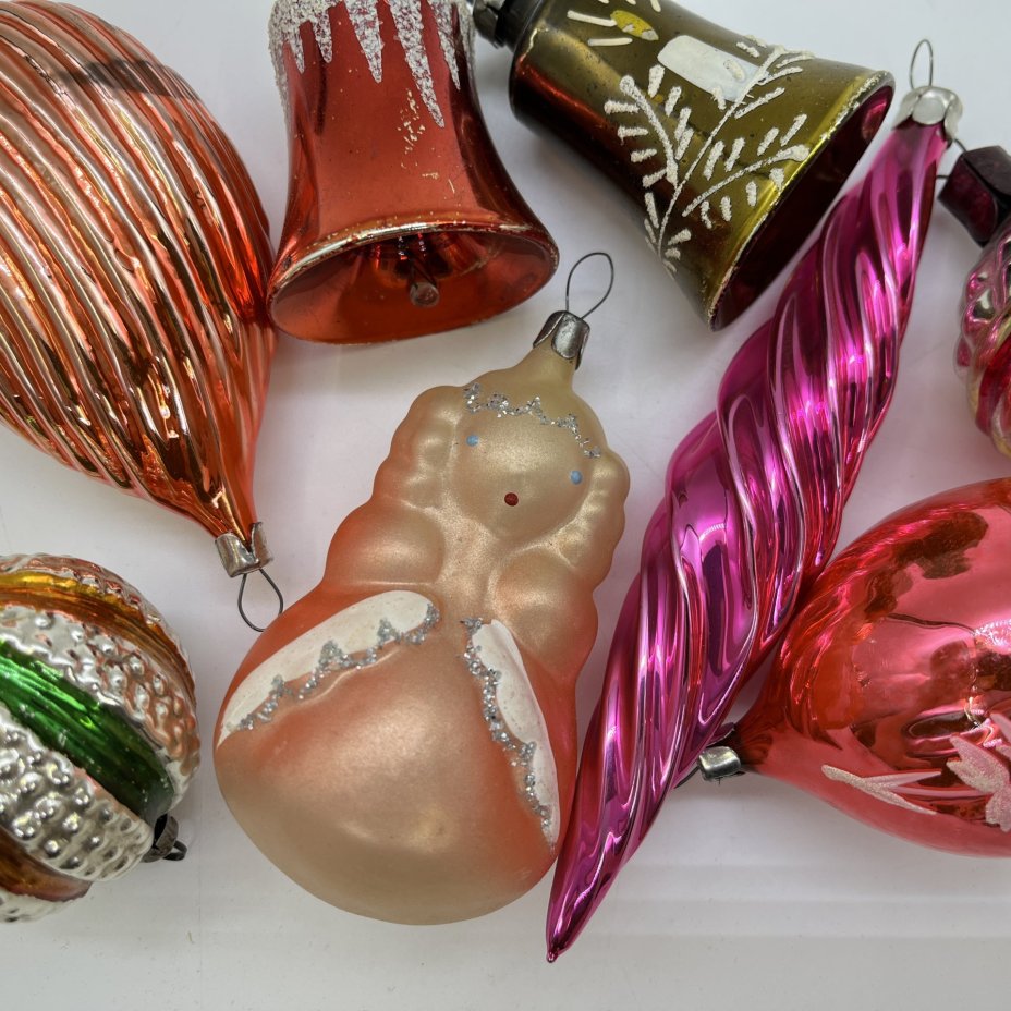 Набор из 8-ми винтажных ёлочных игрушек различных форм и расцветок