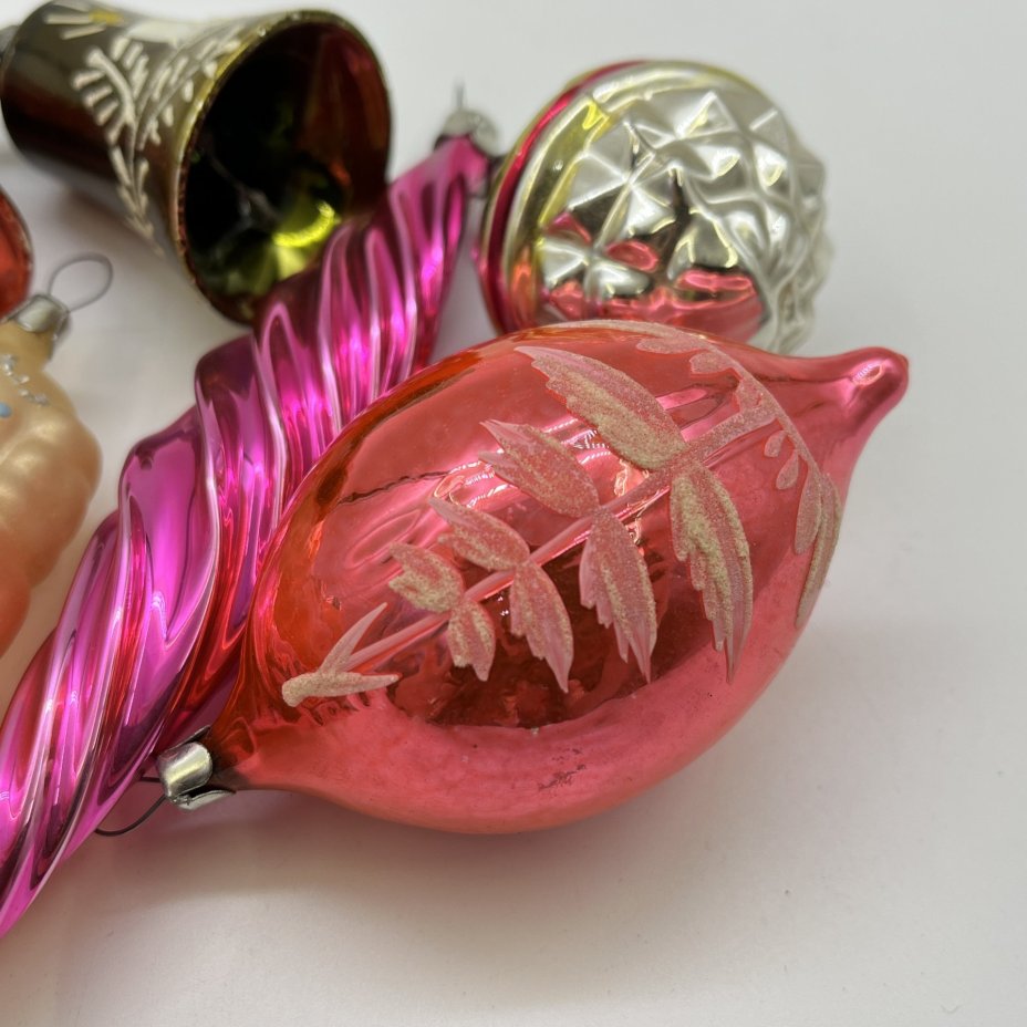 Набор из 8-ми винтажных ёлочных игрушек различных форм и расцветок