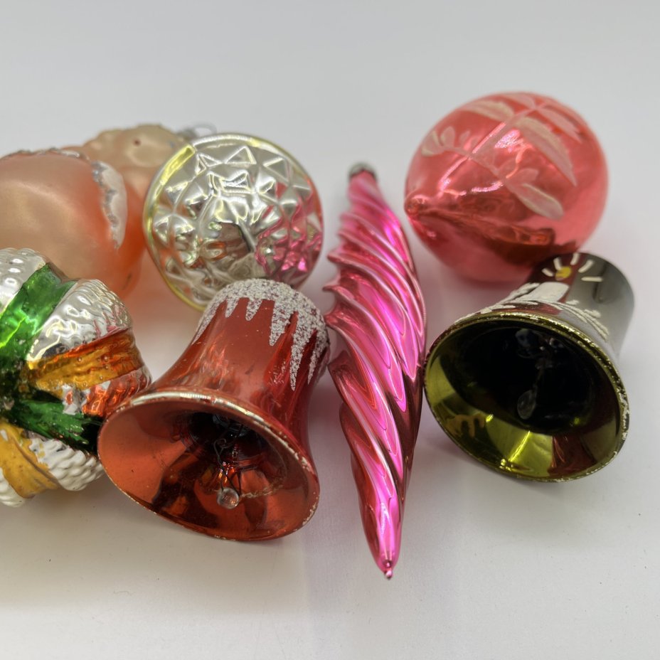 Набор из 8-ми винтажных ёлочных игрушек различных форм и расцветок