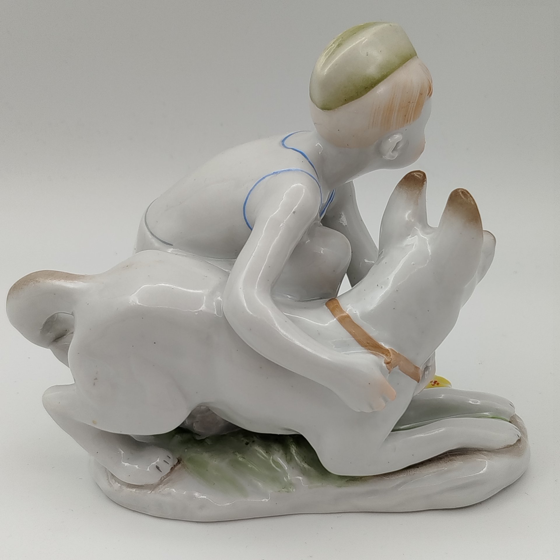 Статуэтка "Юный пограничник с собакой", скульптор Г.С. Столбова