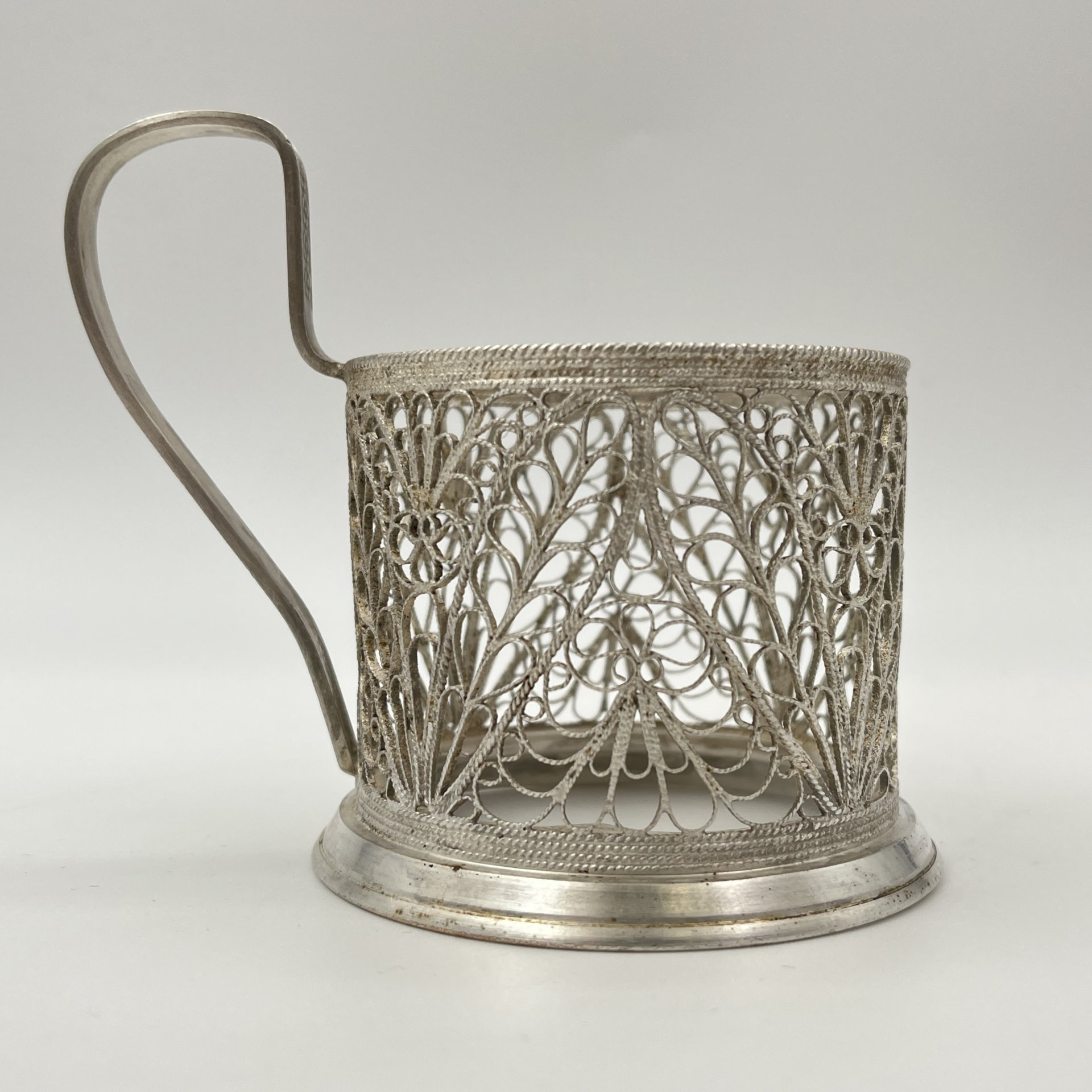 Подстаканник ажурный с растительным декором