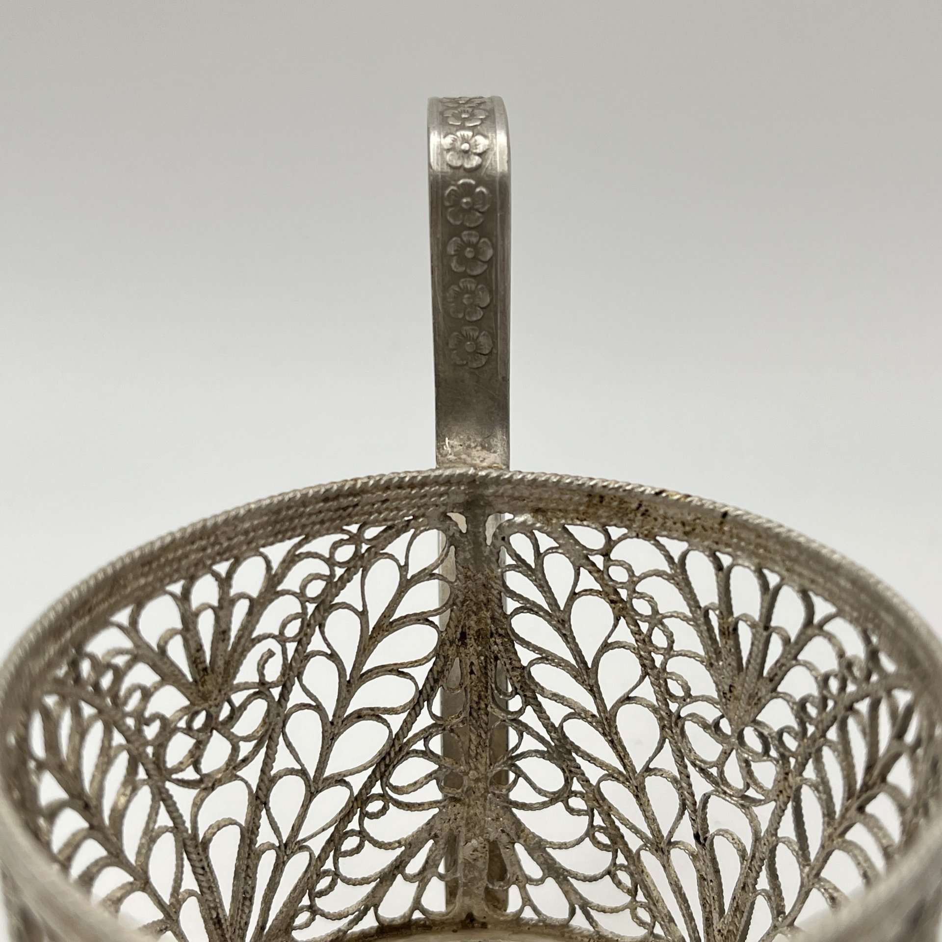 Подстаканник ажурный с растительным декором