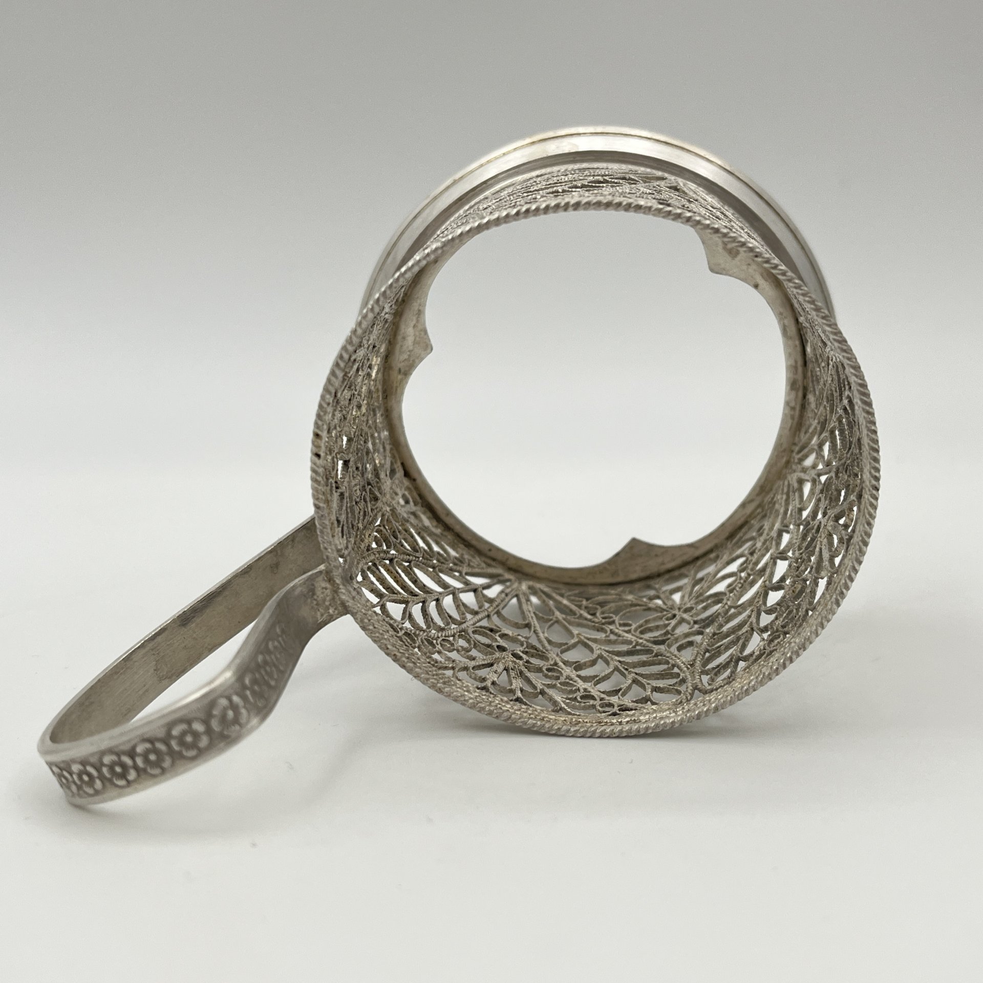 Подстаканник ажурный с растительным декором