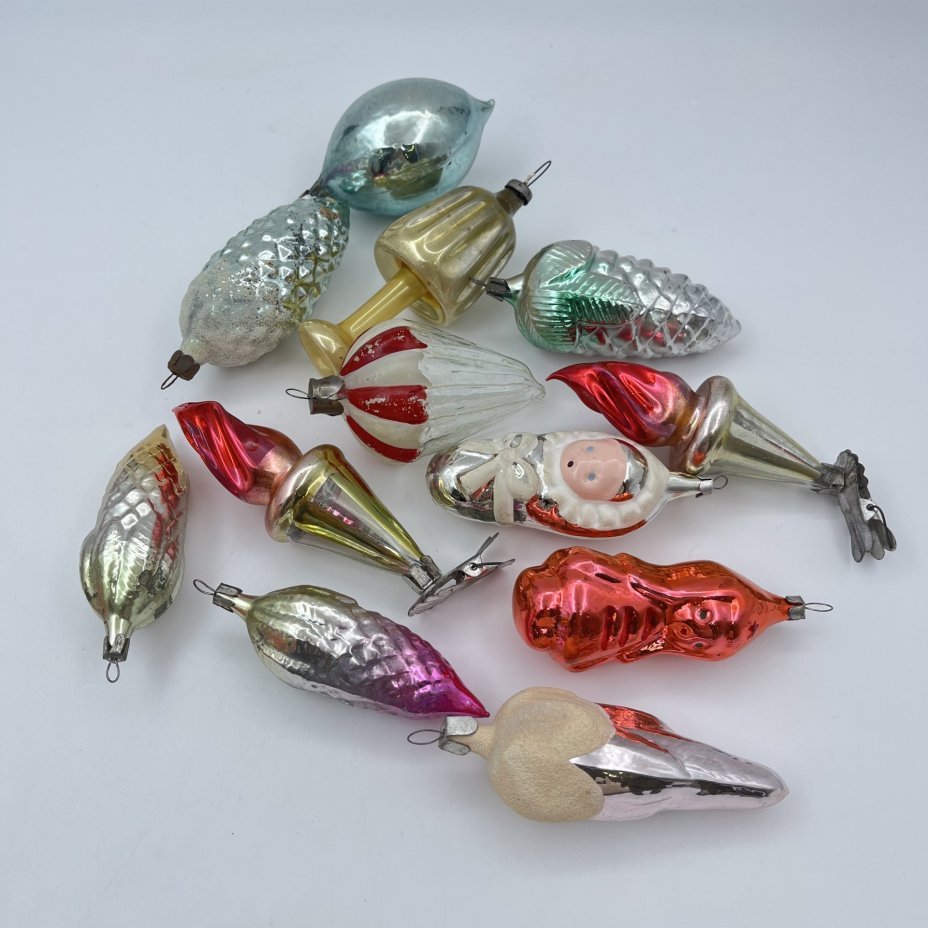 Набор винтажных ёлочных игрушек "Лампа, олимпийский огонь, парашют, шишки и сосульки" (12 шт.), стекло, краска, металл, СССР, 1950-1980 гг.