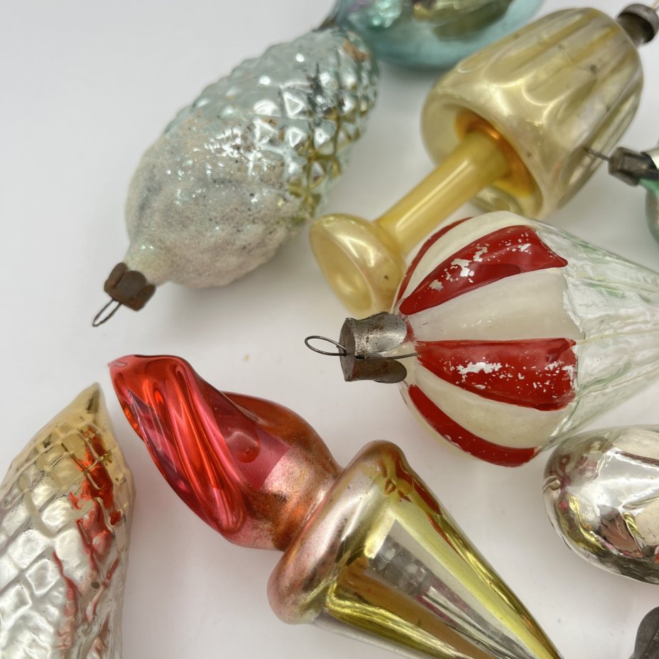 Набор винтажных ёлочных игрушек "Лампа, олимпийский огонь, парашют, шишки и сосульки" (12 шт.)