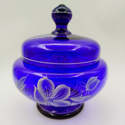 Бонбоньерка (конфетница) синего цвета с цветочным декором, стекло, роспись, Чехословакия, 1970-1990 гг.