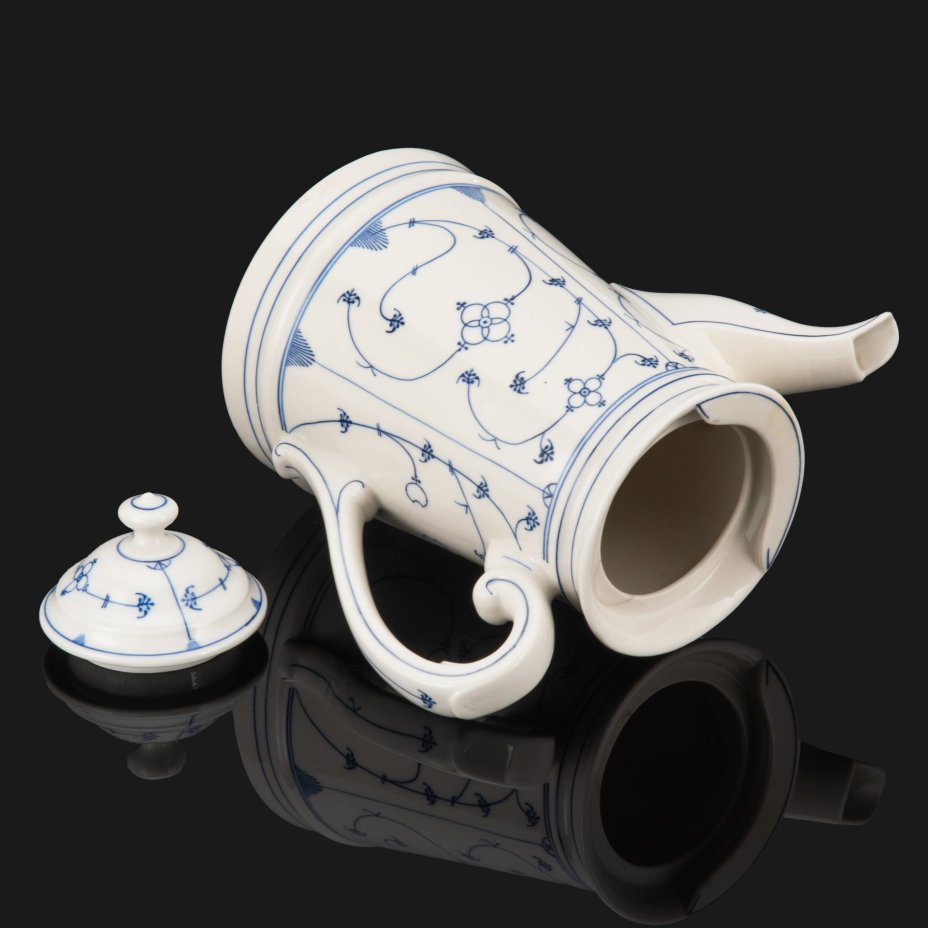 Кофейник (чайник с высоким носиком", украшенный декором "Луковый узор" ("Гранатовый узор"), Delfts Blauw