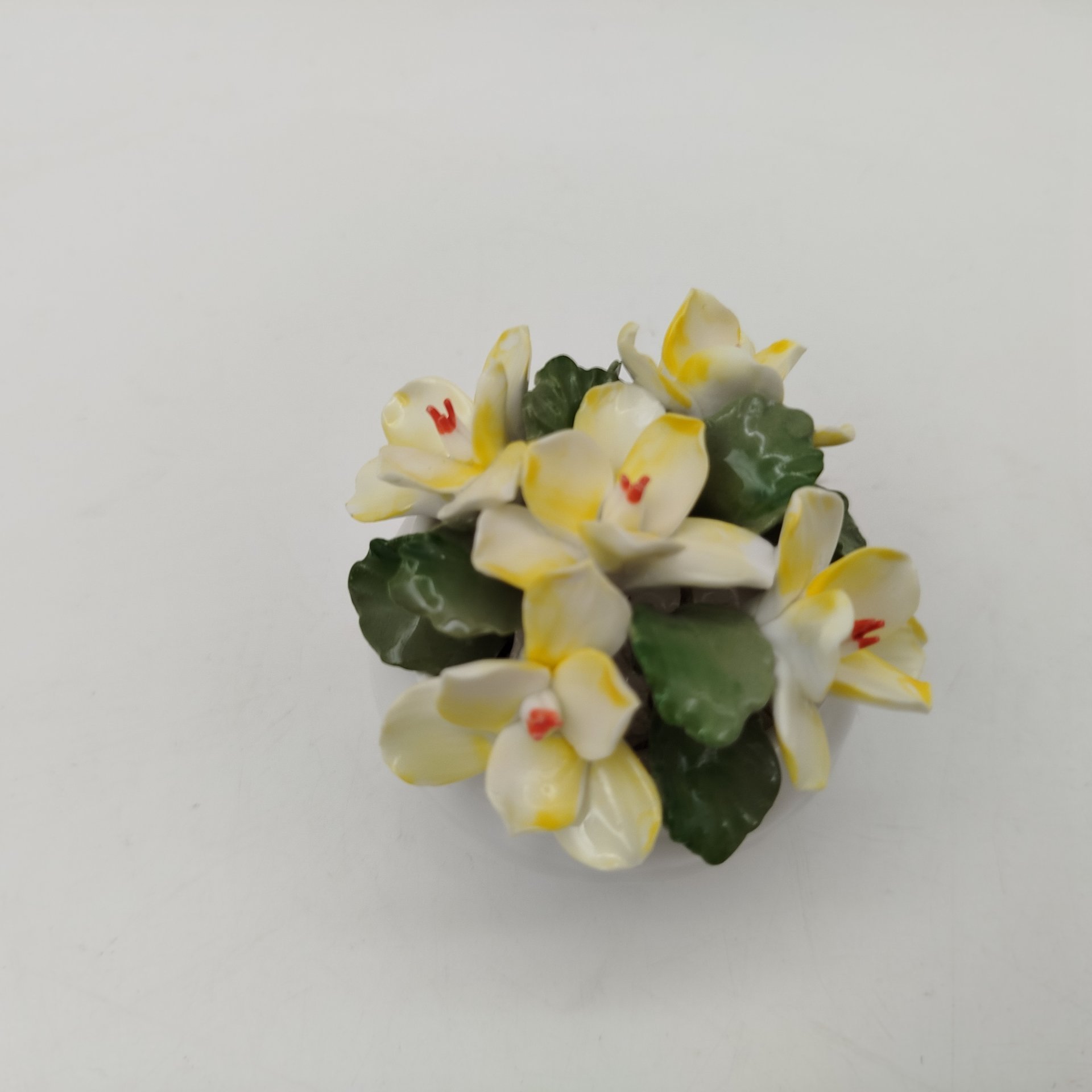 Статуэтка "Желтые цветы", мануфактура "Aynsley", фарфор, роспись, Великобритания, 1980-1990 гг.