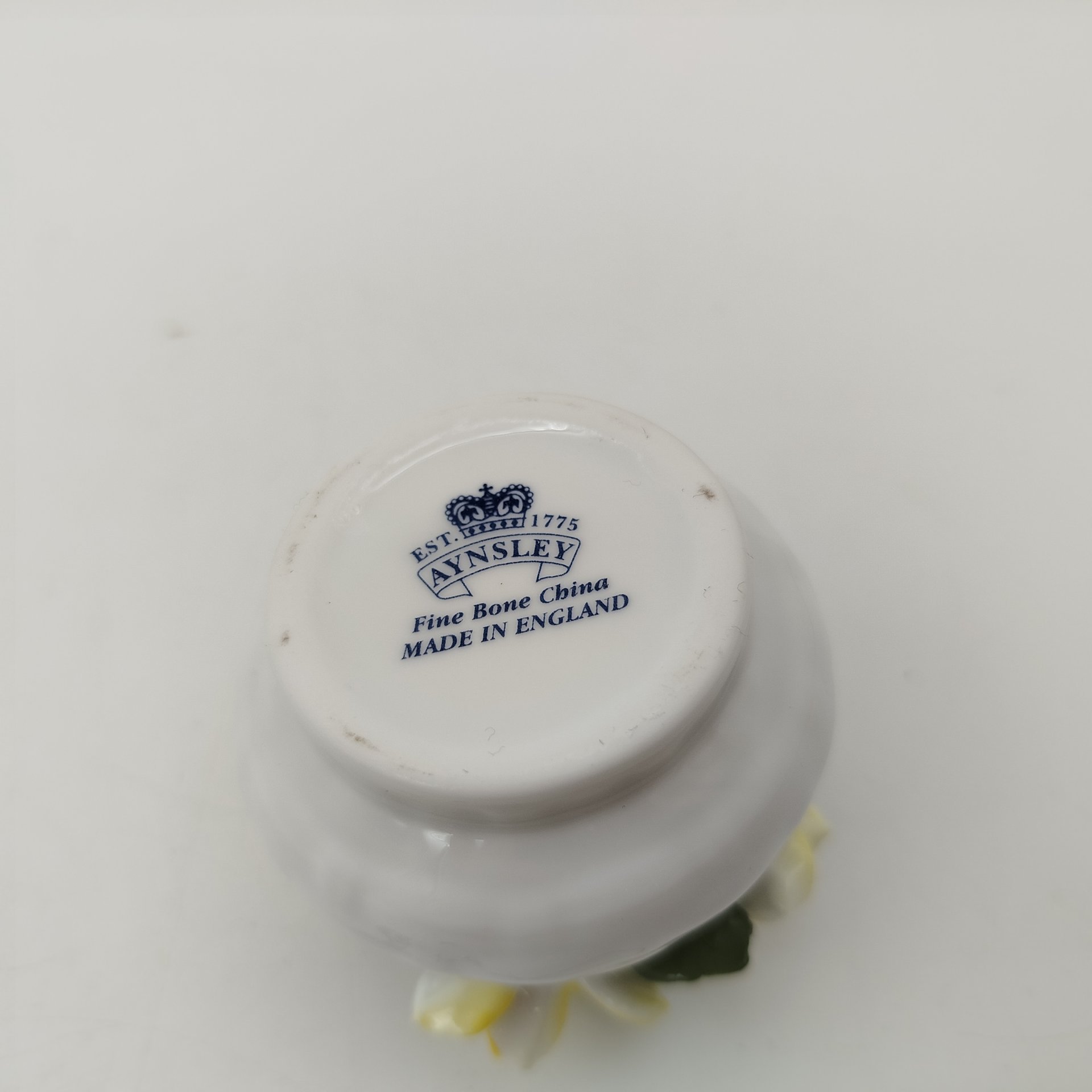 Статуэтка "Желтые цветы", мануфактура "Aynsley", фарфор, роспись, Великобритания, 1980-1990 гг.