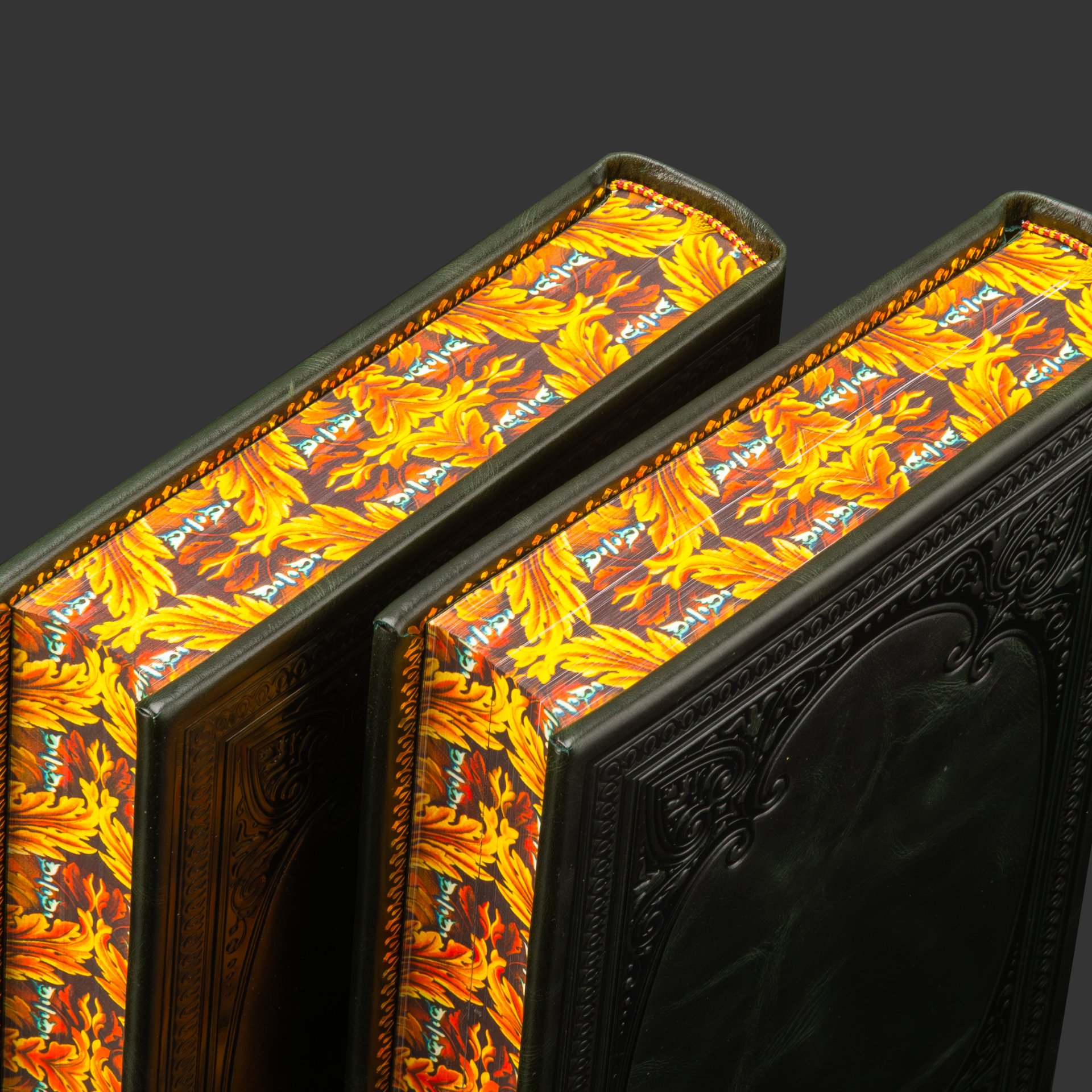 Книга "Генералиссимус князь Суворов" в 2-х книгах на подставке