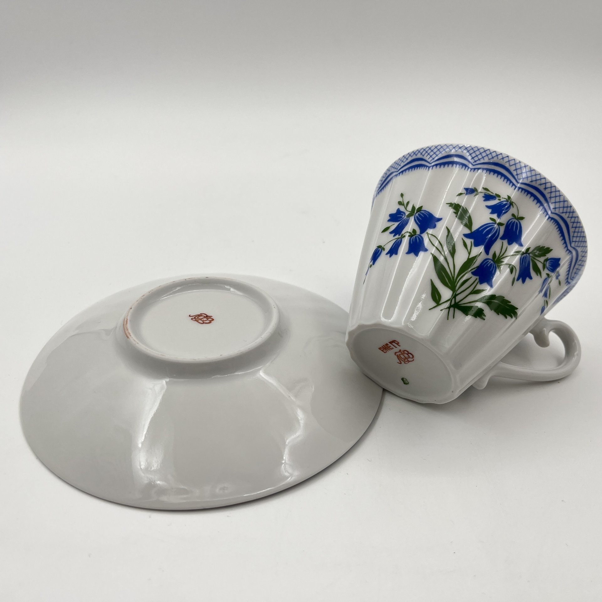 Пара чайная "Колокольчики", форма "Лучистая", фарфор, деколь, Ленинградский фарфоровый завод (ЛФЗ), СССР, 1970-1991 гг.