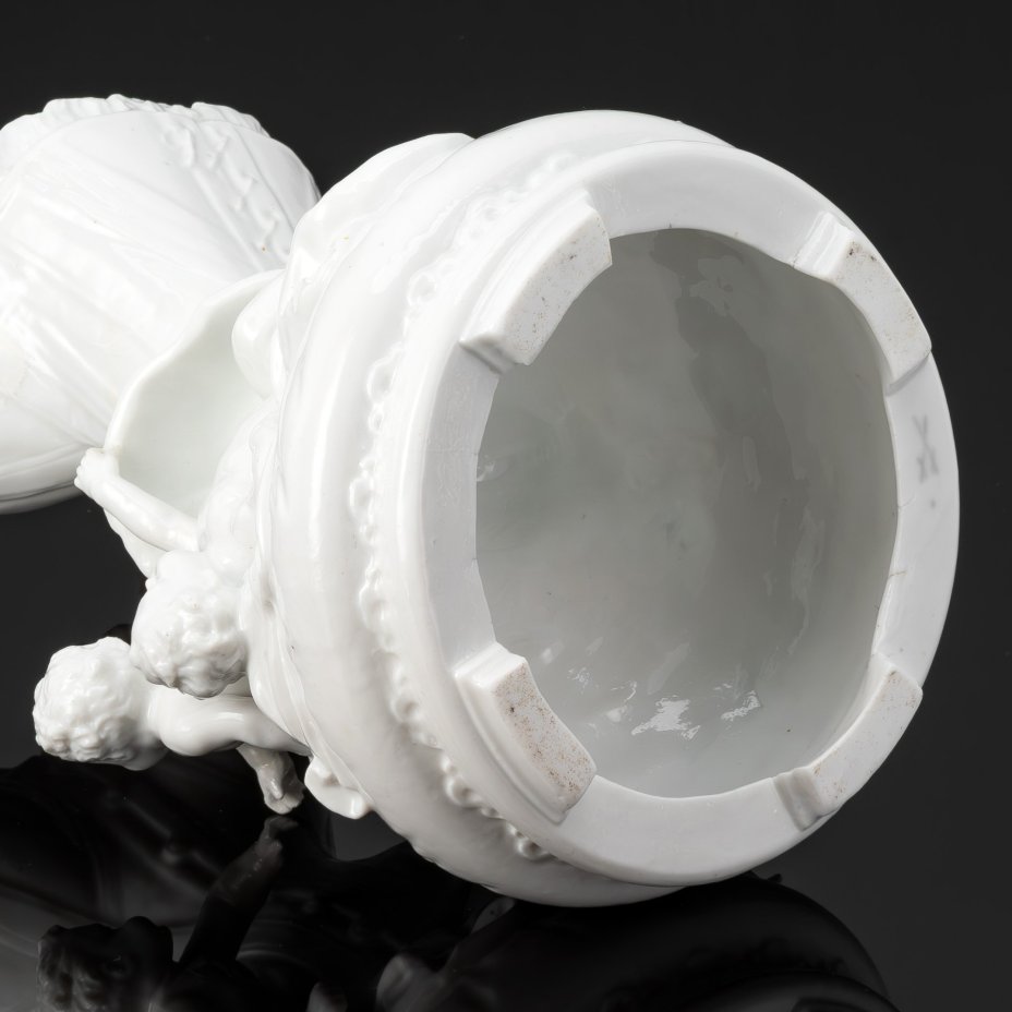 Ваза декоративная "Путти с корсетом", фарфор, Meissen (Мейсенский фарфор), Германия, 1840-1880 гг.