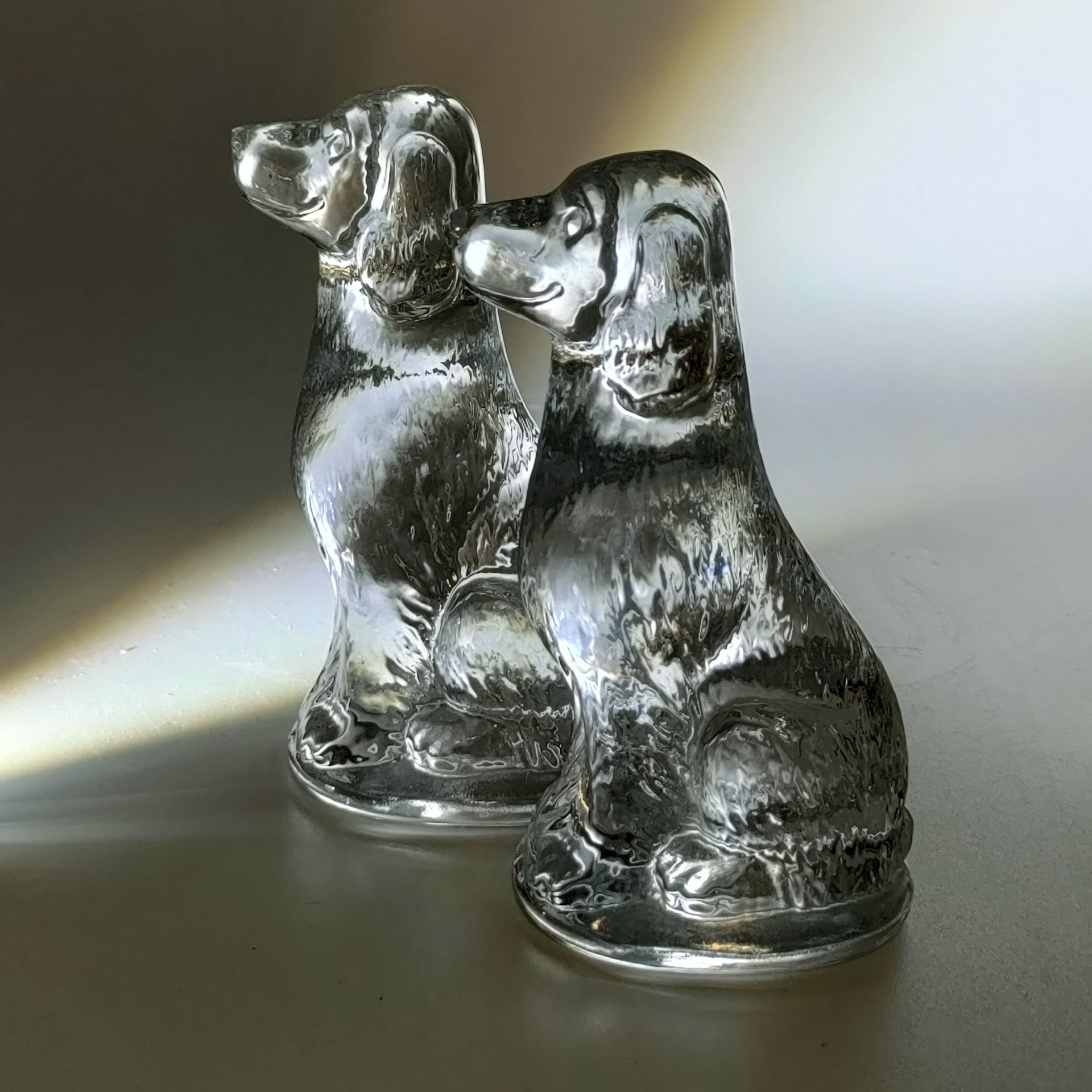 Пара статуэток "Собака", хрусталь, Российская Федерация, 2000-2020 гг.