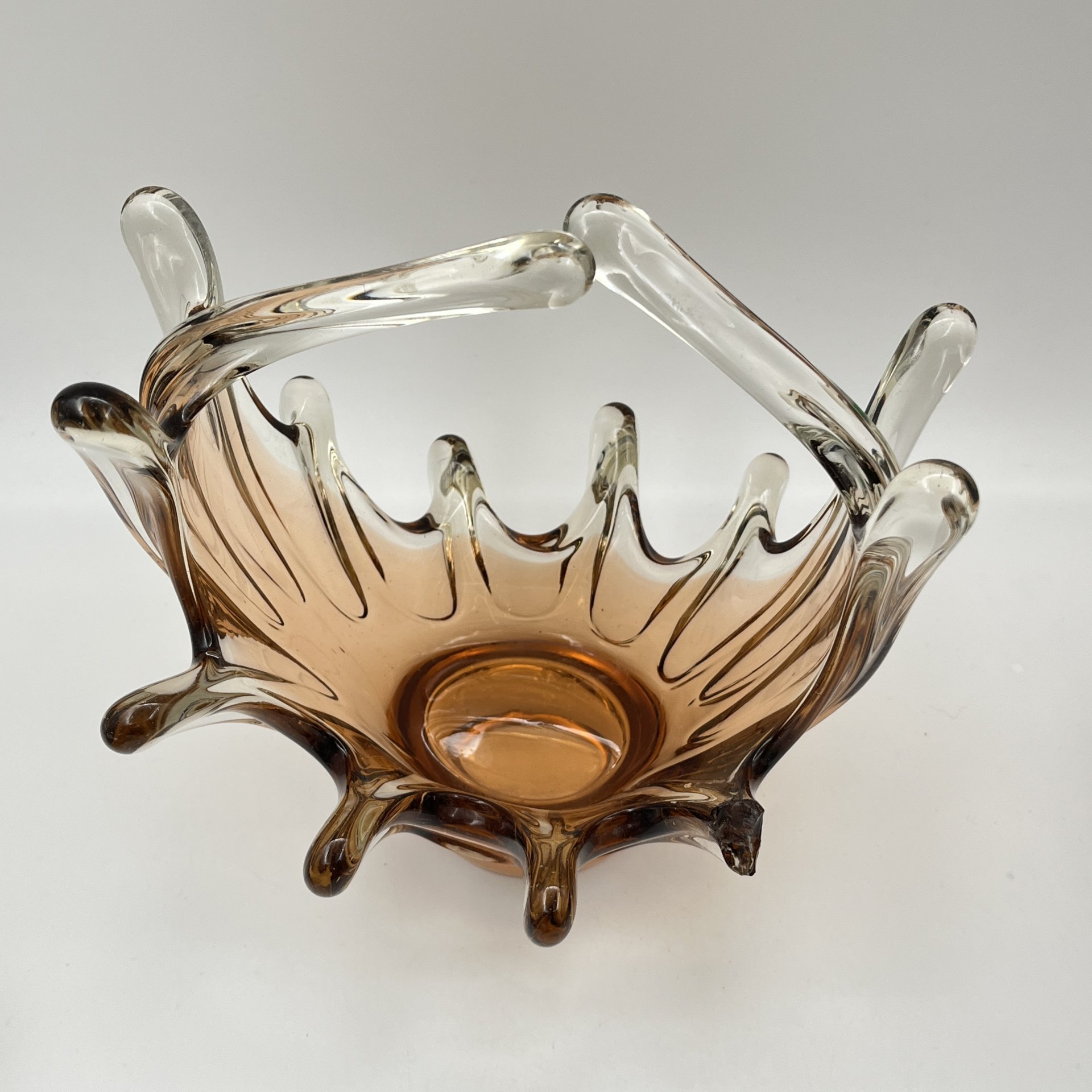 Корзиночка (конфетница) "Медуза" карамельного оттенка, стекло, гутная техника, СССР, 1970-1990 гг.