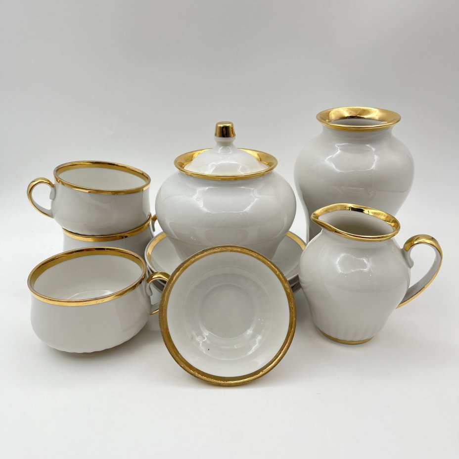 Набор для подачи кофе и чая на три персоны (10 предметов), украшенный лаконичным декором, фарфор, золочение, Дулевский фарфоровый завод (Дулёво), СССР, 1987 г.