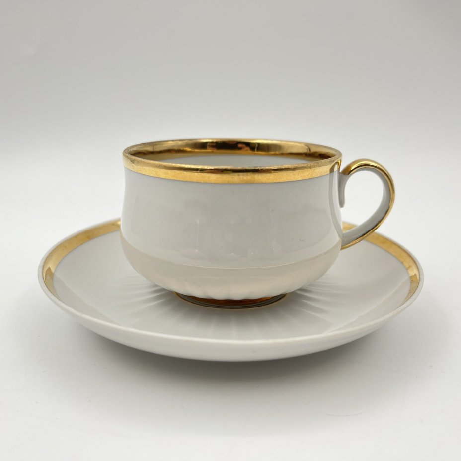 Набор для подачи кофе и чая на три персоны (10 предметов), украшенный лаконичным декором, фарфор, золочение, Дулевский фарфоровый завод (Дулёво), СССР, 1987 г.