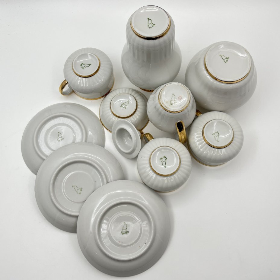 Набор для подачи кофе и чая на три персоны (10 предметов), украшенный лаконичным декором, фарфор, золочение, Дулевский фарфоровый завод (Дулёво), СССР, 1987 г.