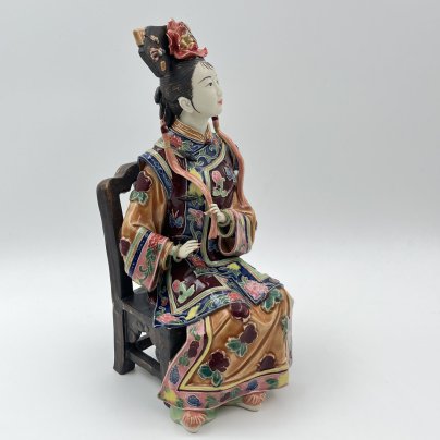 Статуэтка "Китайская девушка на стуле", Shiwan Wucai, керамика, глазурь, роспись, Китай, 1980-2000 гг., Китай