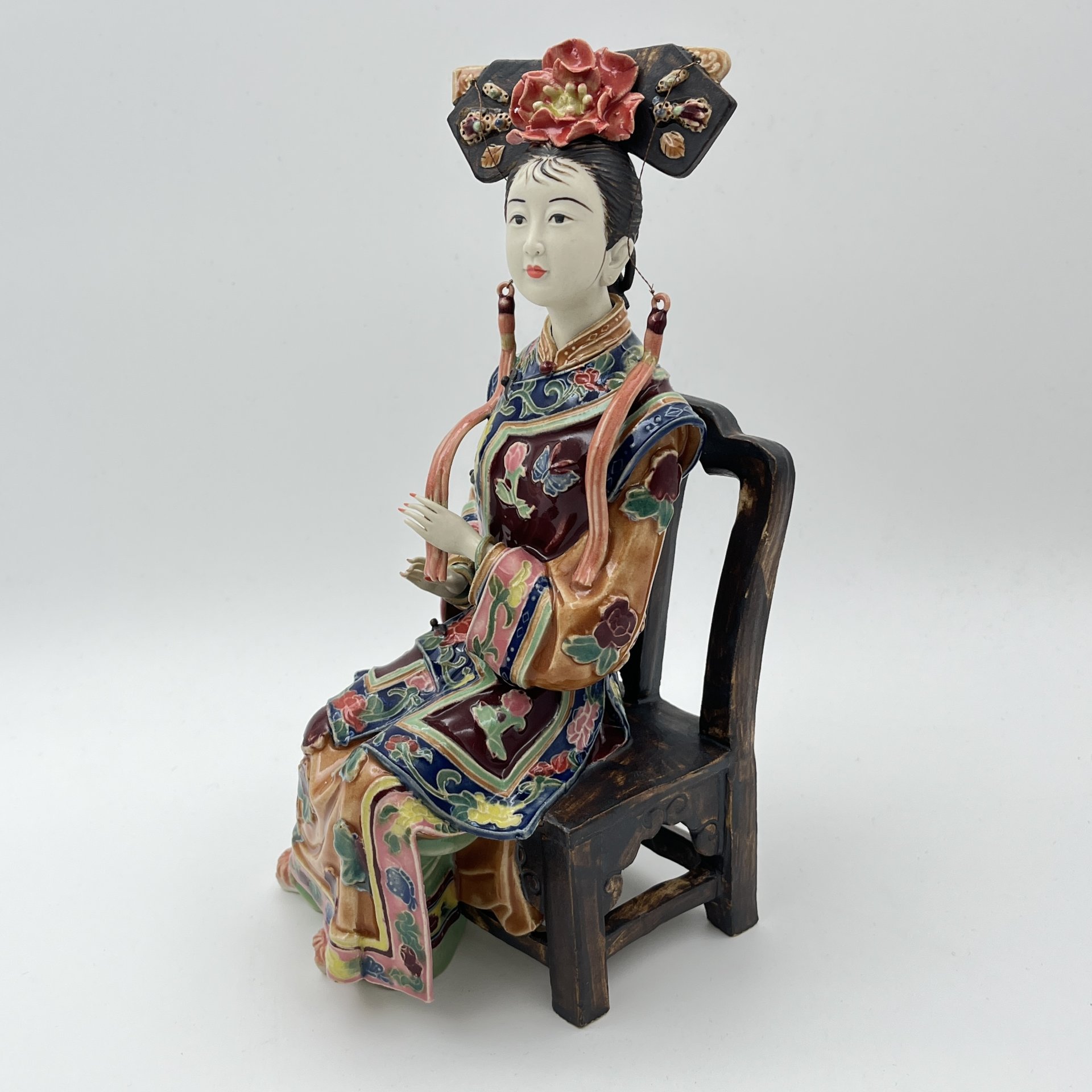 Статуэтка "Китайская девушка на стуле", Shiwan Wucai, керамика, глазурь, роспись, Китай, 1980-2000 гг., Китай