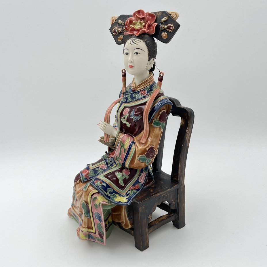 Статуэтка "Китайская девушка на стуле", Shiwan Wucai, керамика, глазурь, роспись, Китай, 1980-2000 гг., Китай