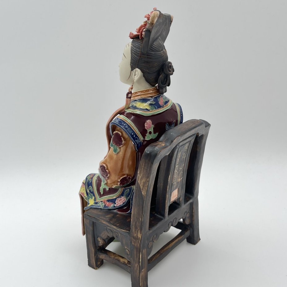 Статуэтка "Китайская девушка на стуле", Shiwan Wucai, керамика, глазурь, роспись, Китай, 1980-2000 гг., Китай