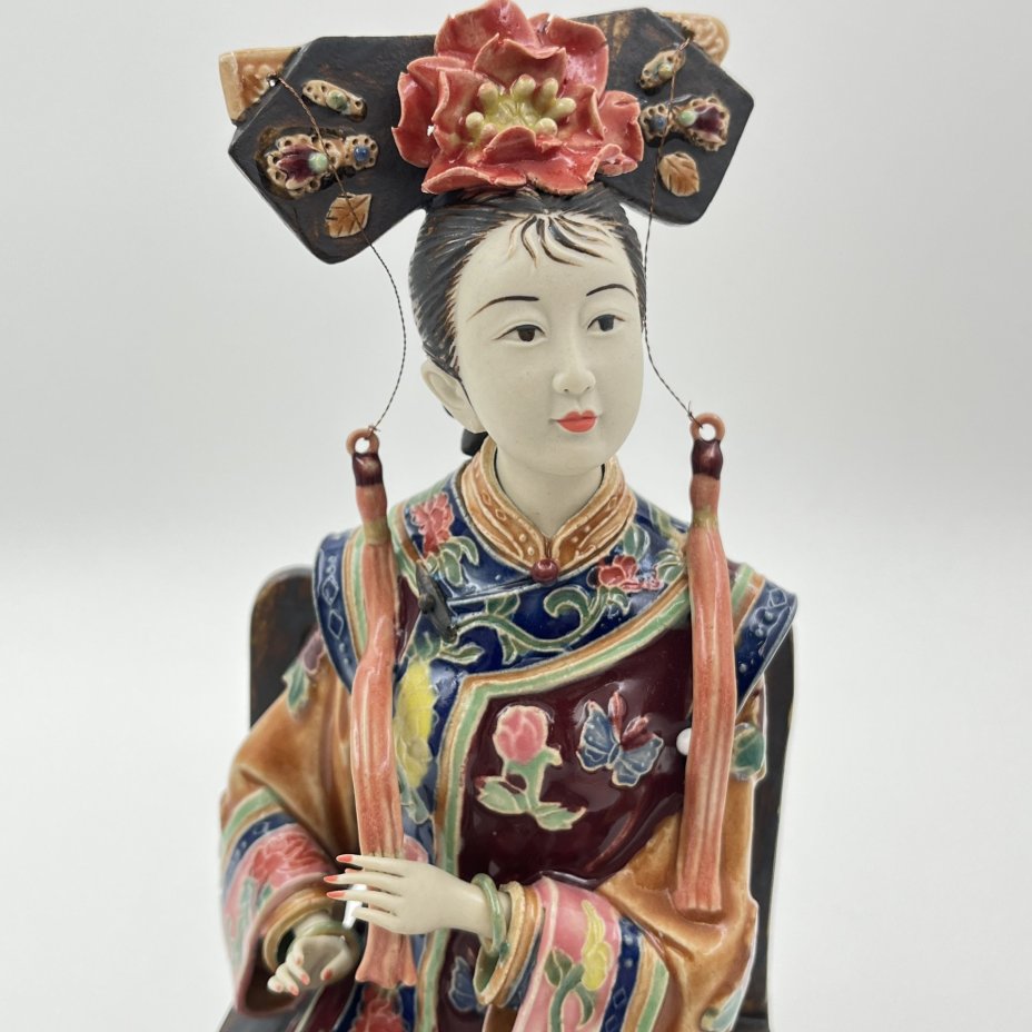 Статуэтка "Китайская девушка на стуле", Shiwan Wucai, керамика, глазурь, роспись, Китай, 1980-2000 гг., Китай