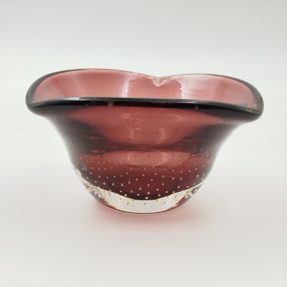 Пепельница (подсвечник для плавающей свечи) оригинальной формы из двухслойного стекла, декорированная пузырьками воздуха в массе