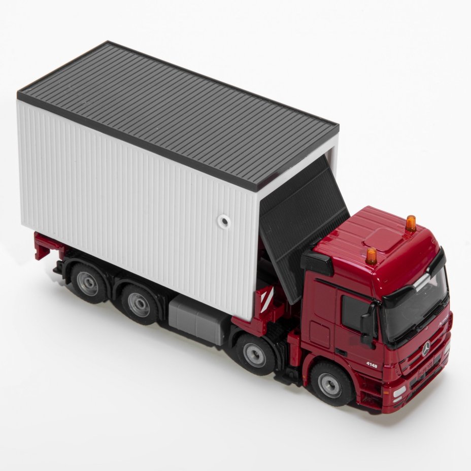 Модель траспортера Mercedes Actros с гаражом 1:50, металл, пластик, siku, Германия, 2000-2010 гг.
