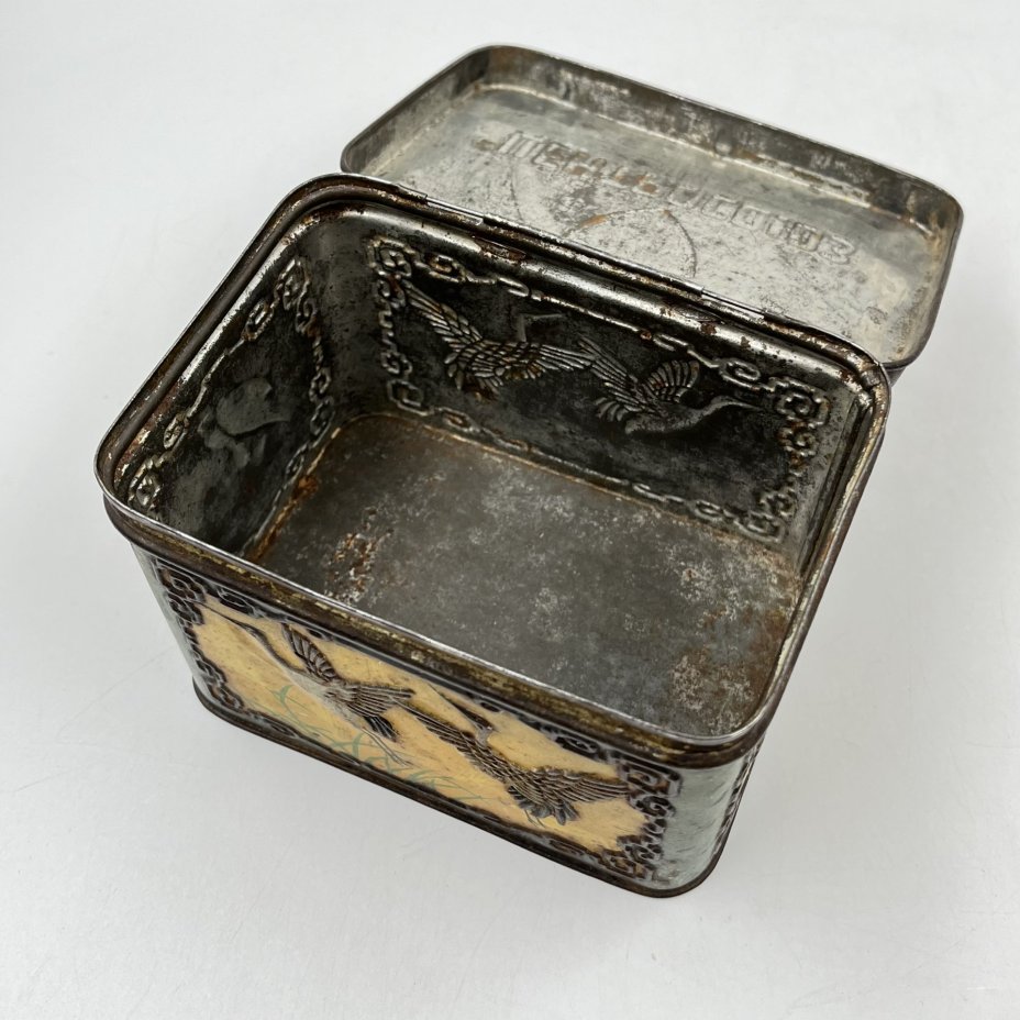 Коробочка для хранения "Центрсоюз" с декором "Птицы", металл, СССР, 1920-1930 гг.