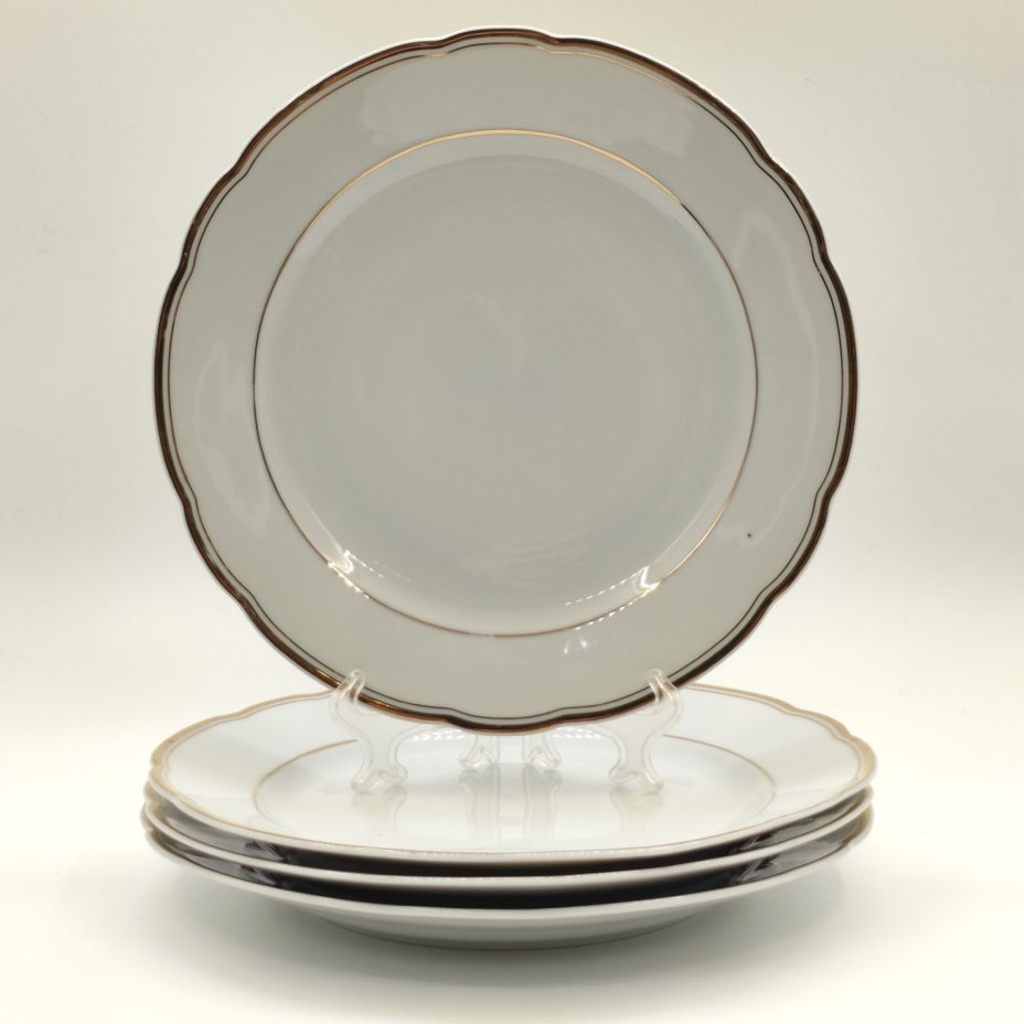 Набор из 4-х обеденных тарелок, украшенных ленточным орнаментом, фарфор, золочение, Kahla, Германия, 1970-1990 гг.