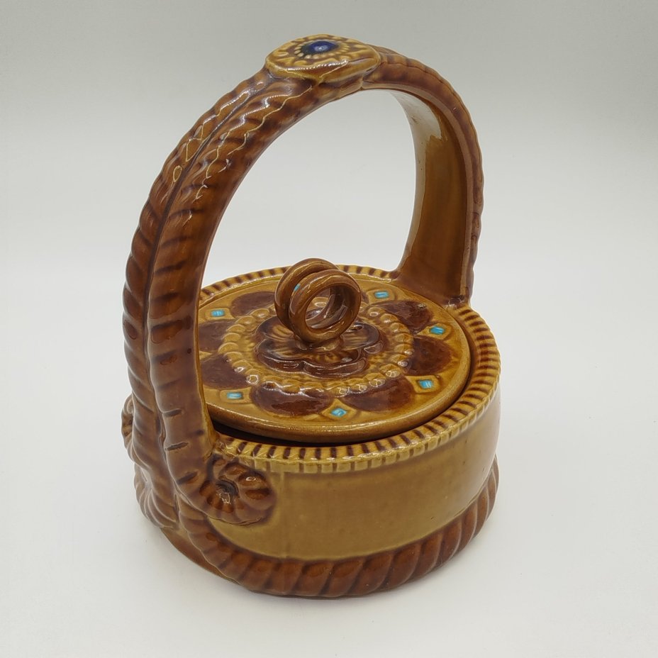 Шкатулка (ёмкость для хранения) в виде корзины