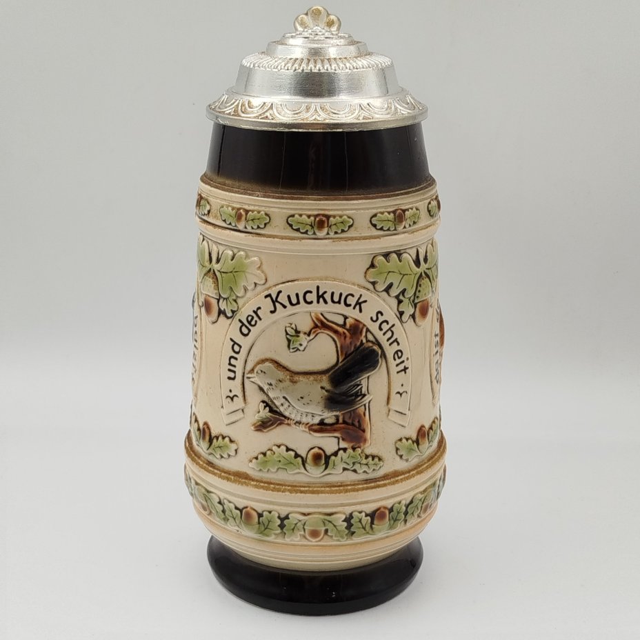 Кружка пивная с крышкой,  "когда тетерев токует , а кукушка  кричит - это самое прекрасное время для охотника", керамика, рельеф, Sitzendorf, Германия, 1949-1990 гг.