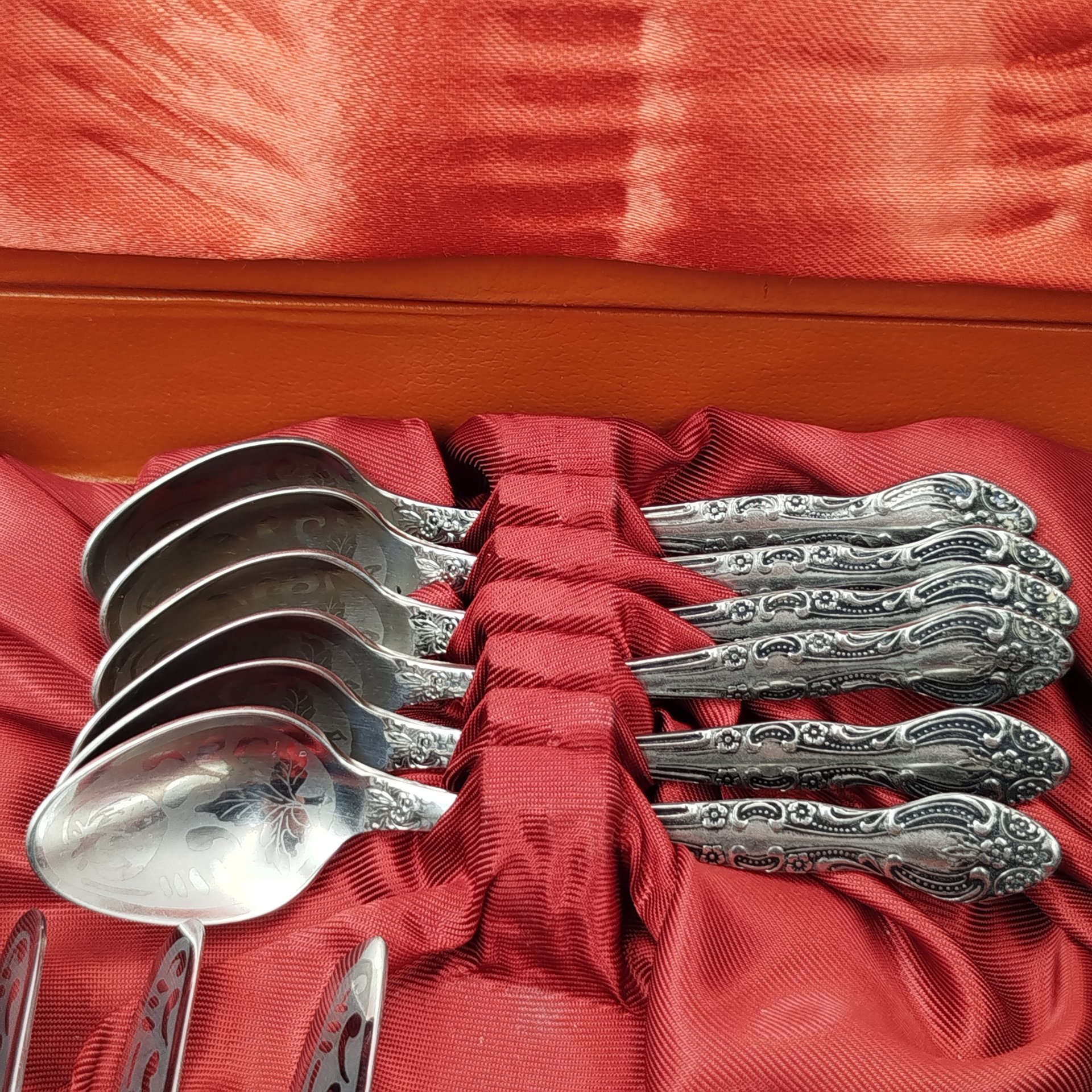 Комплект столовый "Новинка" на 6 персон (23 предмета) в оригинальной коробке, сталь, Павловский завод художественных металлоизделий им. С.М. Кирова, СССР, 1970-1990 гг.