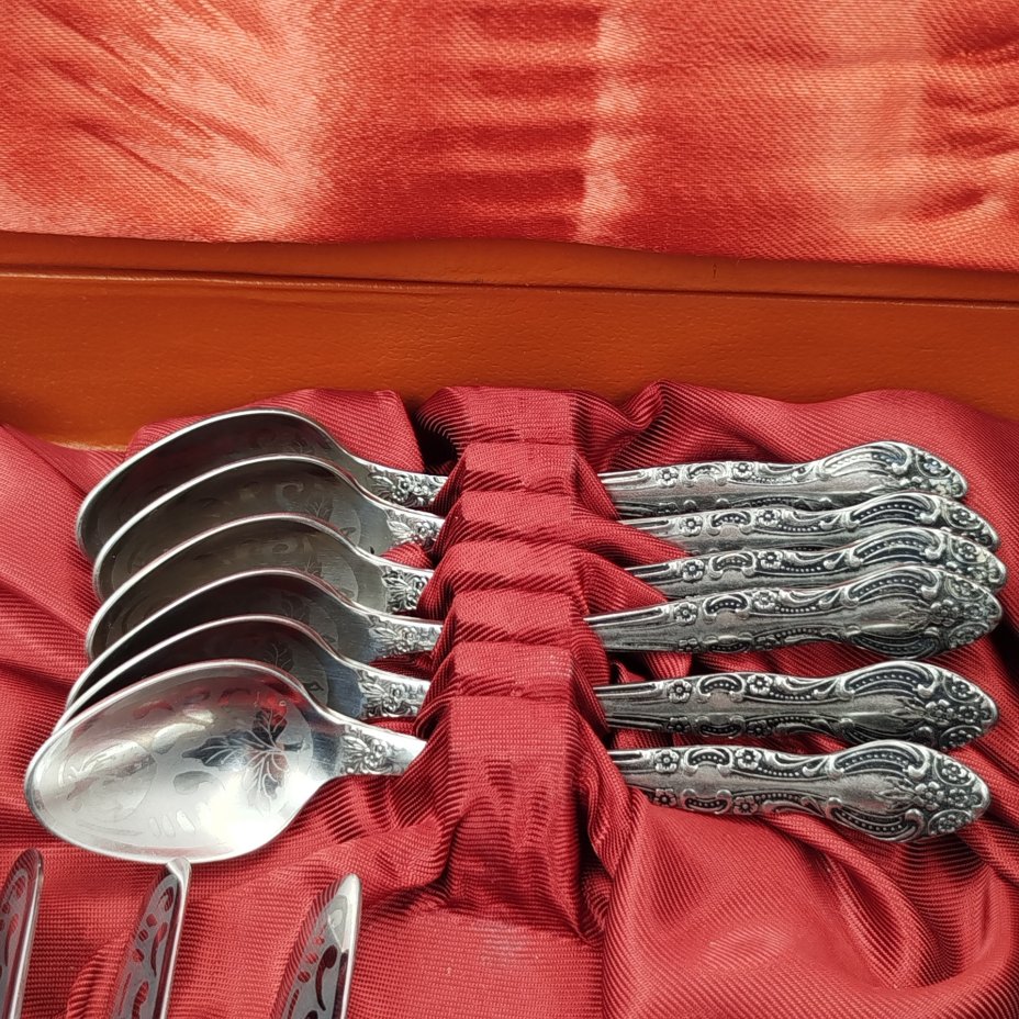 Комплект столовый "Новинка" на 6 персон (23 предмета) в оригинальной коробке, сталь, Павловский завод художественных металлоизделий им. С.М. Кирова, СССР, 1970-1990 гг.