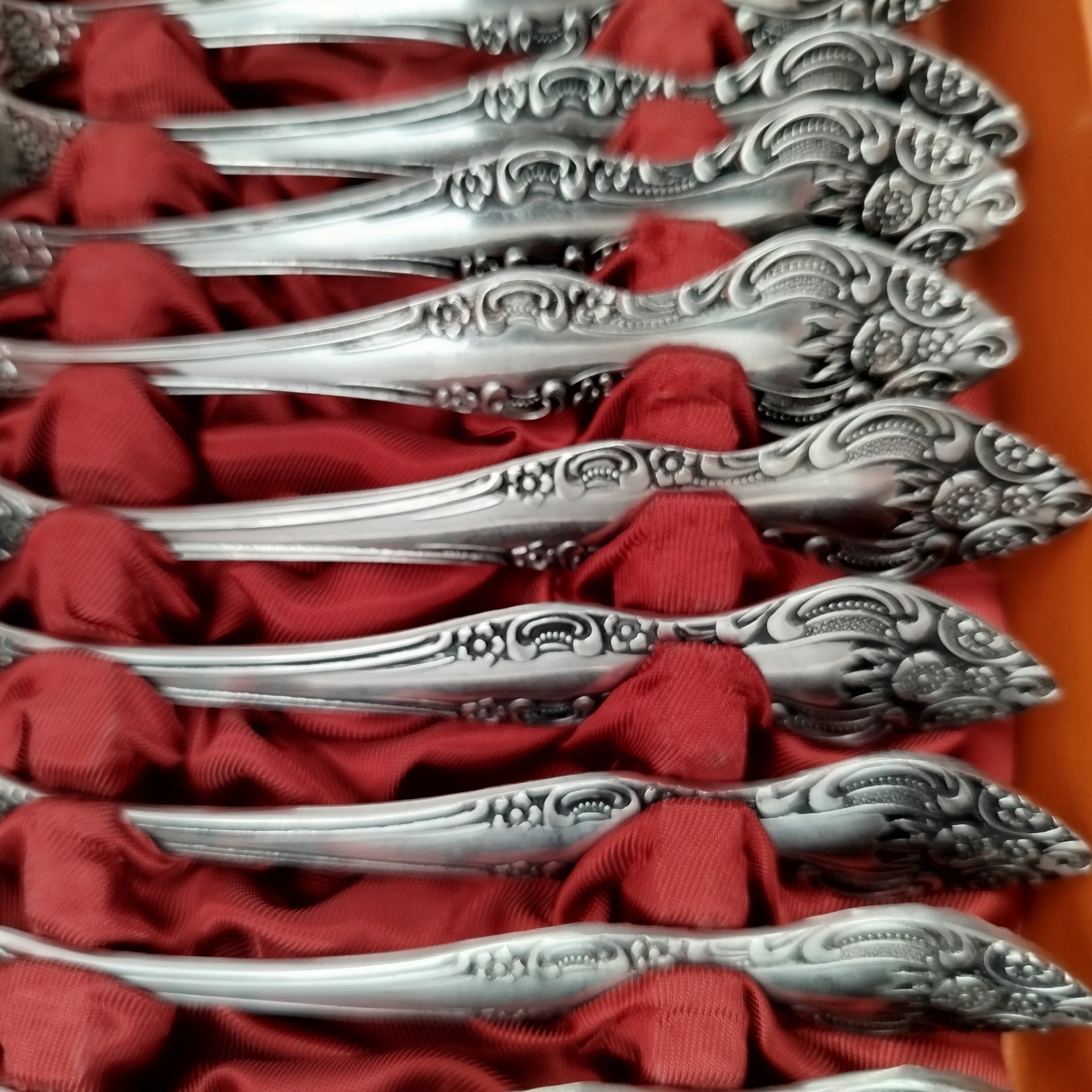 Комплект столовый "Новинка" на 6 персон (23 предмета) в оригинальной коробке, сталь, Павловский завод художественных металлоизделий им. С.М. Кирова, СССР, 1970-1990 гг.