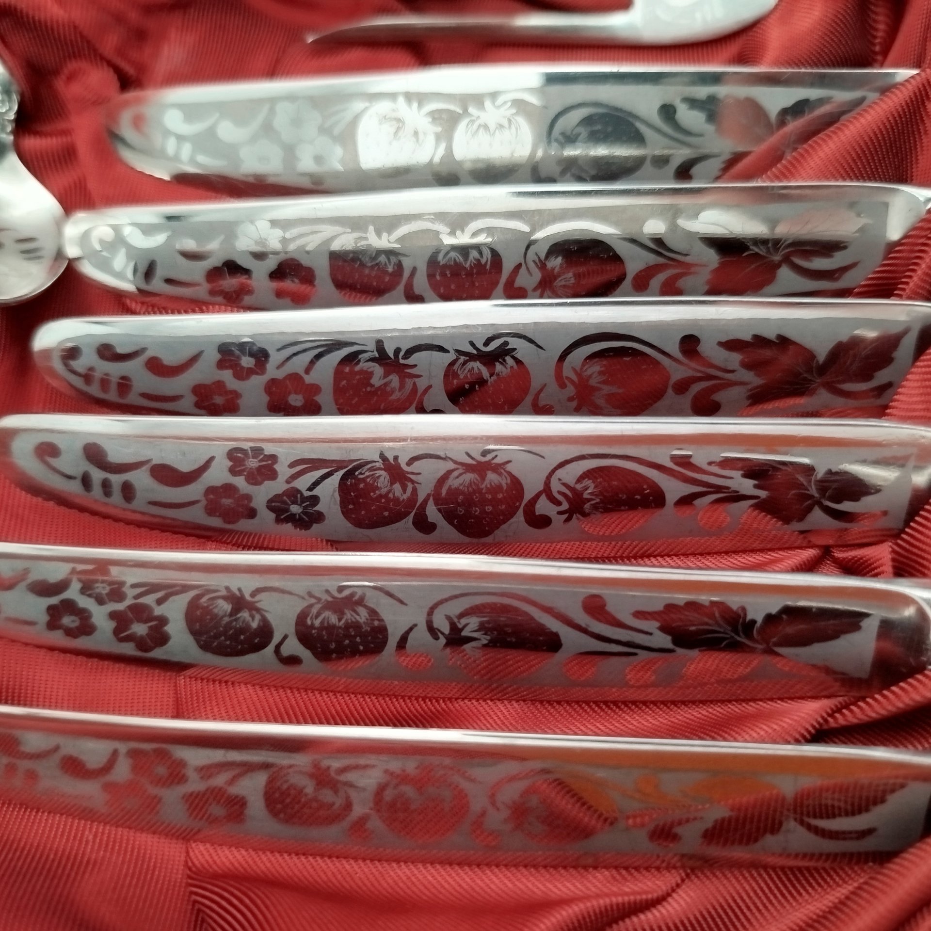 Комплект столовый "Новинка" на 6 персон (23 предмета) в оригинальной коробке, сталь, Павловский завод художественных металлоизделий им. С.М. Кирова, СССР, 1970-1990 гг.