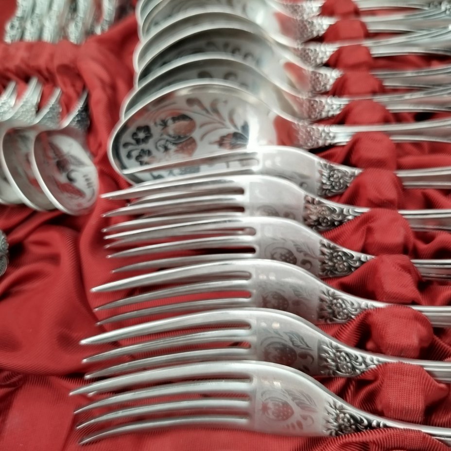 Комплект столовый "Новинка" на 6 персон (23 предмета) в оригинальной коробке, сталь, Павловский завод художественных металлоизделий им. С.М. Кирова, СССР, 1970-1990 гг.