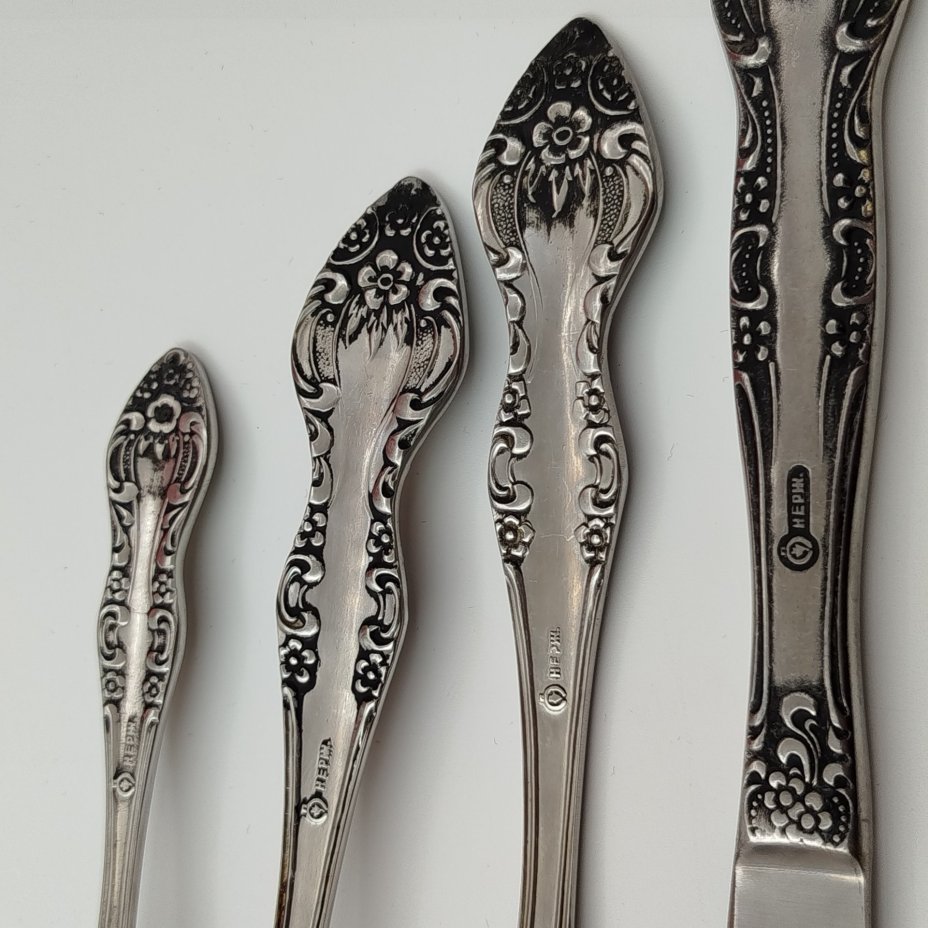 Комплект столовый "Новинка" на 6 персон (23 предмета) в оригинальной коробке, сталь, Павловский завод художественных металлоизделий им. С.М. Кирова, СССР, 1970-1990 гг.