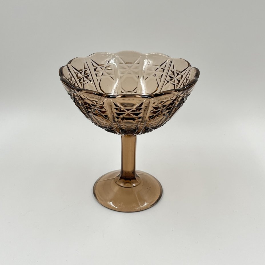 Конфетница на ножке с геометрическим декором, цветное стекло, СССР, 1980-1990 гг.