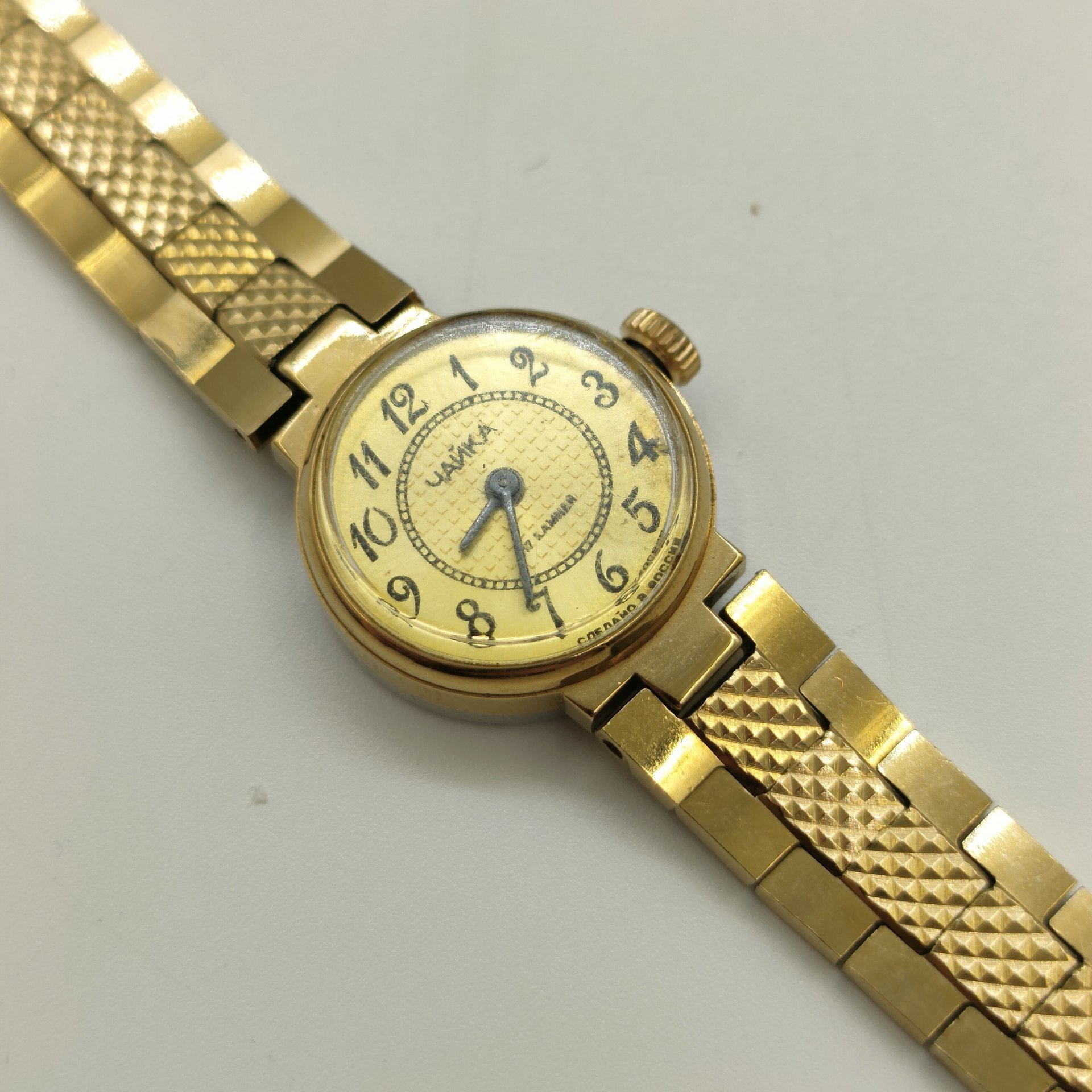 Часы наручные механические "Чайка" (17 камней), в футляре с инструкцией, металл, стекло, золочение, Угличский часовой завод «Чайка», Российская Федерация, 1993 г.