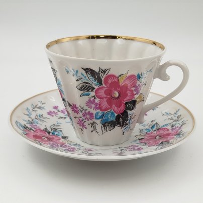 Чайная пара в подборе  (блюдце "Ситец", чашка "Март"), форма "Лучистая", автор формы Н.П. Славина