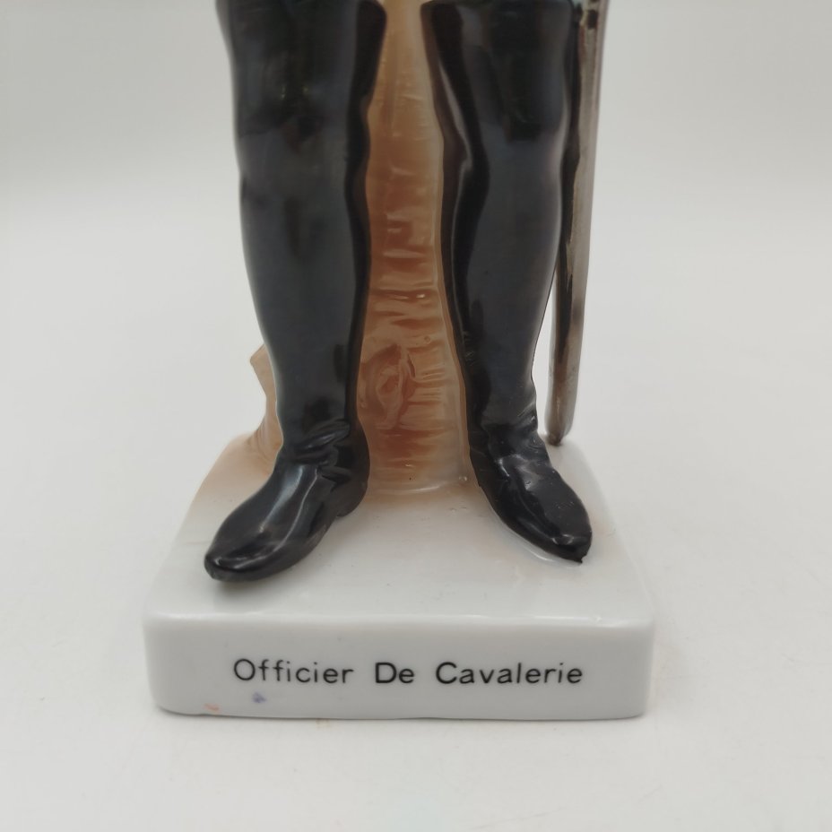 Статуэтка "Офицер кавалерии" ("Officier De Cavalerie") из серии "Армия Наполеона", фарфор, роспись, Западная Европа, 1960-1990 гг.