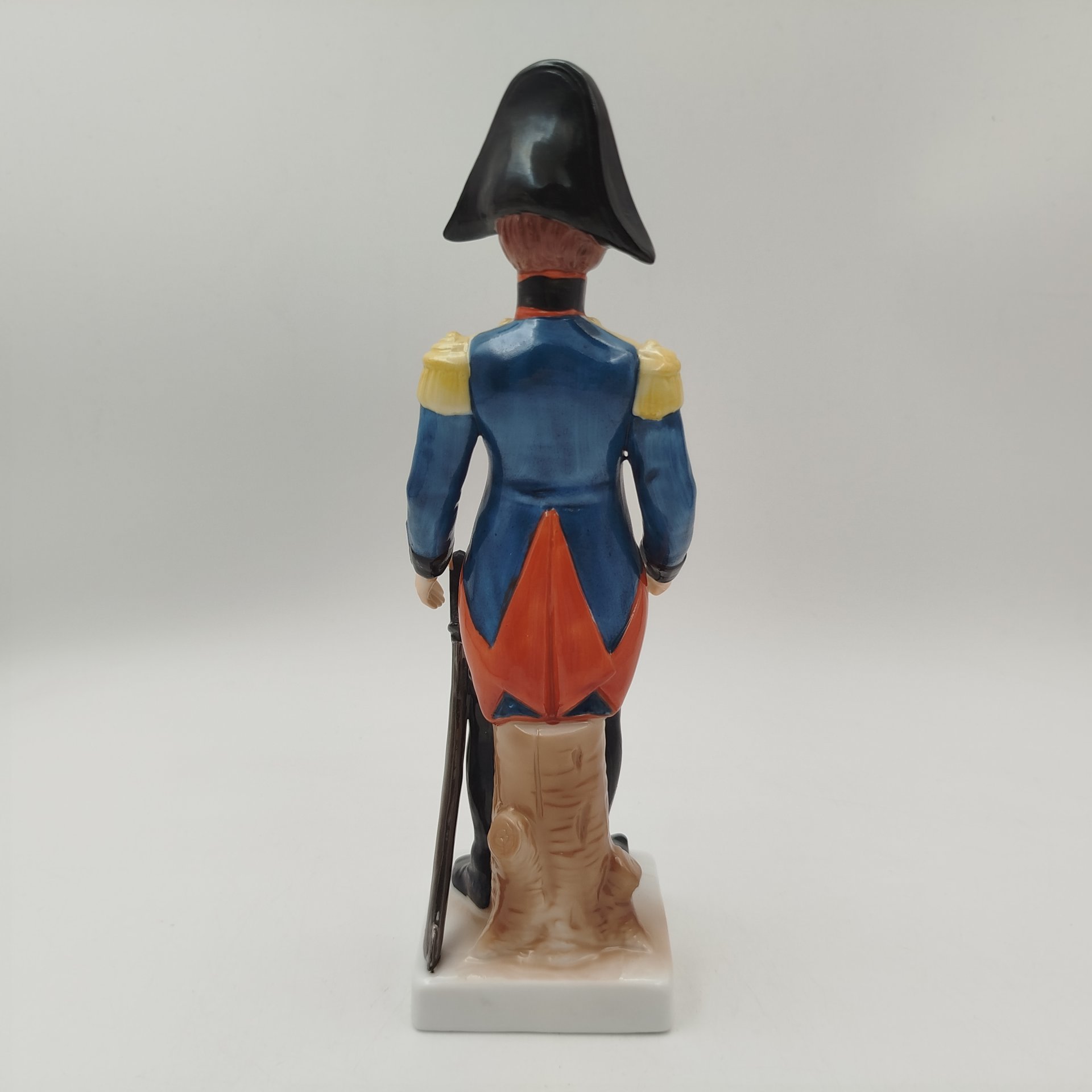 Статуэтка "Офицер кавалерии" ("Officier De Cavalerie") из серии "Армия Наполеона", фарфор, роспись, Западная Европа, 1960-1990 гг.