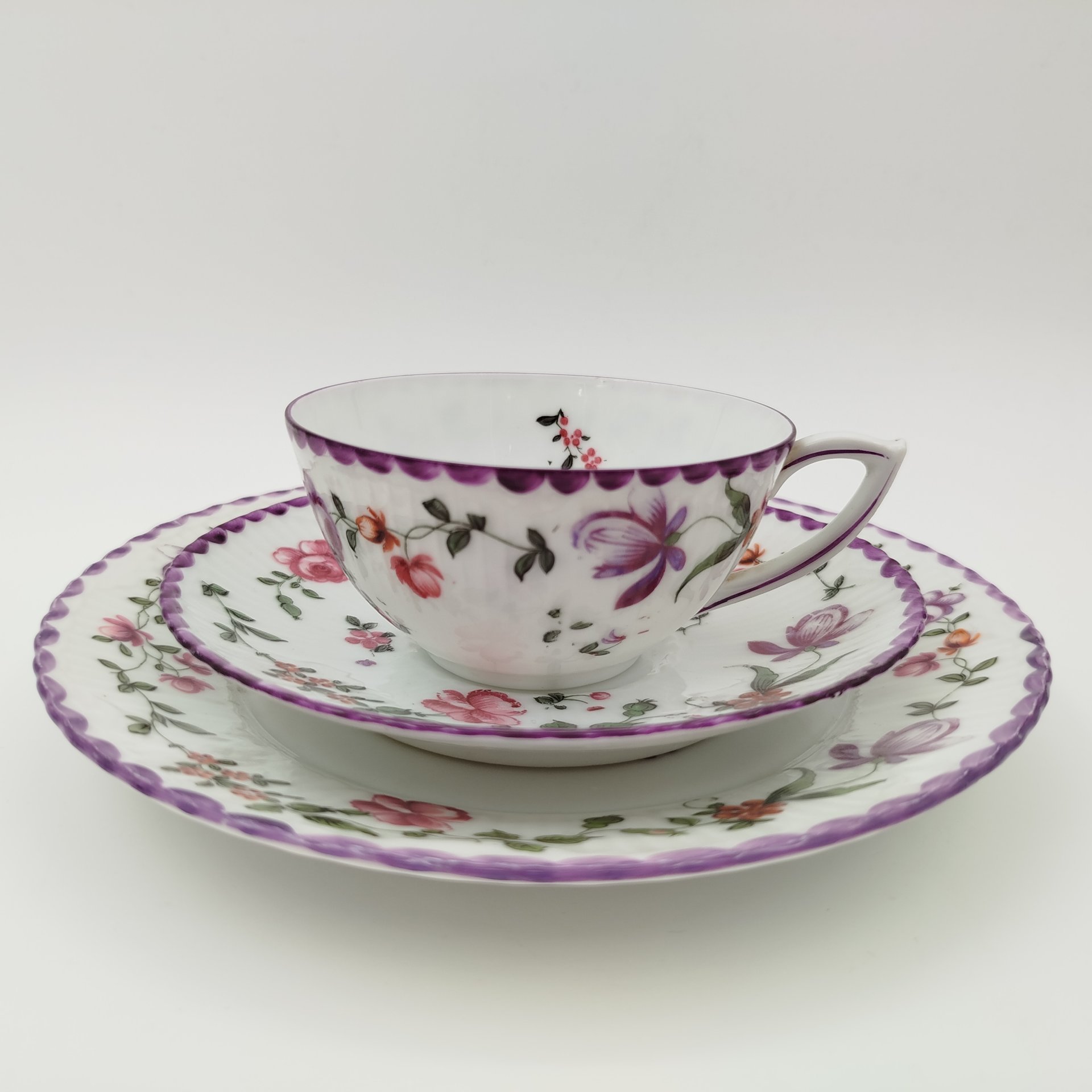 Трио чайное, украшенное цветочным декором, декор "Old Buckingham", Württemberg, фарфор, деколь, роспись, Германия, 1918-1934 гг.