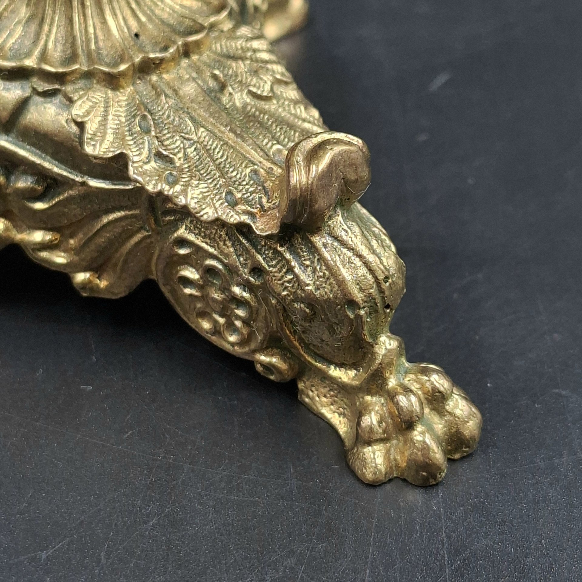 Украшение настольное (пресс-папье) в виде герба Российской Федерации, латунь, Российская Федерация, 2010-2025 гг.