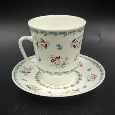Пара кофейная с цветочным декором, форма "Майская", автор формы Э.М. Криммер, фарфор, деколь, Ленинградский фарфоровый завод (ЛФЗ), СССР, 1970-1992 гг.