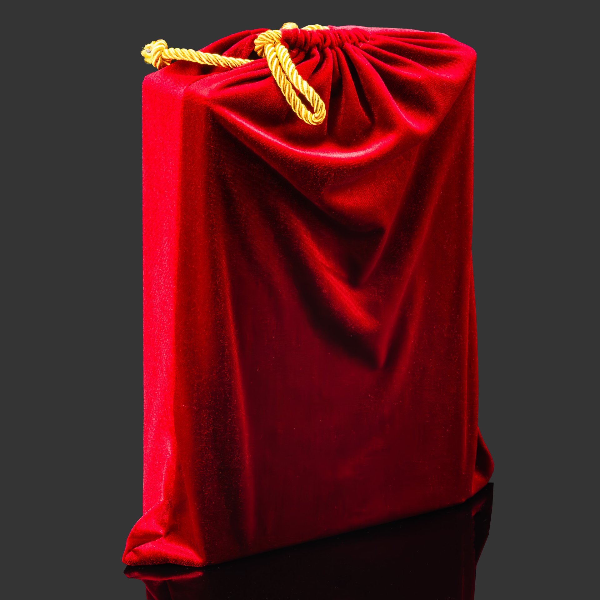 Книга в кожаном переплете "Гиппократ. Избранные книги", репринтное издание, бумага, кожаный переплет, тиснение, золочение, обрез с принтом и золочением, в кожаном футляре и бархатной подарочной упаковке, Российская Федерация, 2025 г.