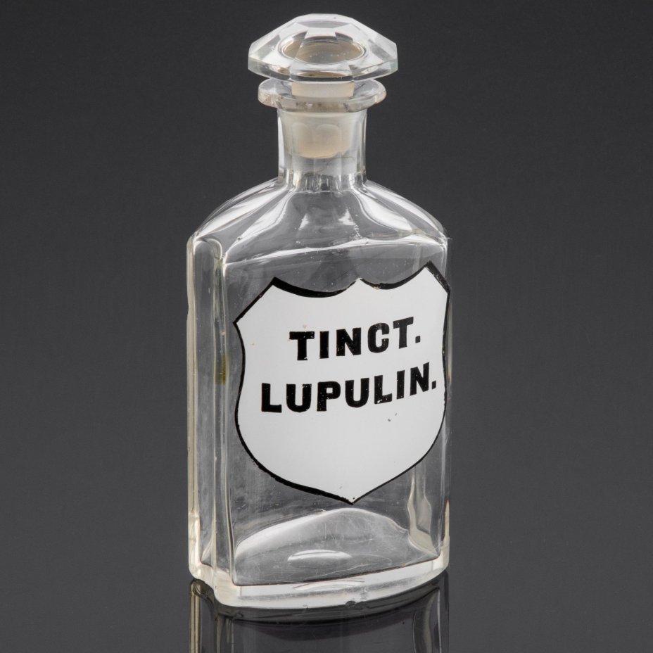 Бутылка (флакон) с надписью в щитке "Tinct. lupulin" (настойка шишек хмеля), стекло, краска